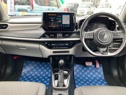 インパネ回りです。シンプルなデザインで操作しやすいです。