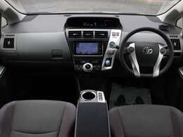 スッキリとしたプリウスαらしいデザインのダッシュ回り！フロントビューの視認性もよく運転しやすいと思います★