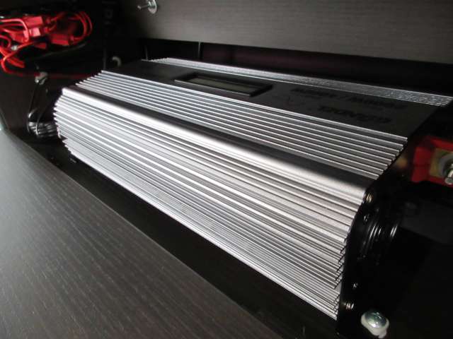 ☆最大4000Wの大型大容量DC/ACインバーターを装備！☆サブバッテリーから供給されるDC12Vを取り入れAC100Vに変換して出力します！☆エンジン停止時も100V使用OK！