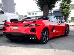 コルベットは、C8からミッドシップエンジンとなり、エンジンはV8　6.2L　502馬力とハイパワーです。