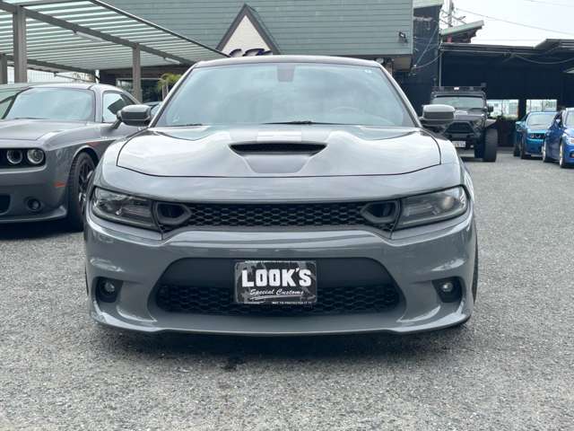 LOOK'Sではお客様の愛車のメンテナンスから板金・塗装修理、車検やオリジナルカスタムまでカーライフを全てをお任せ頂ける体制を整えておりますので安心してお任せ下さい。