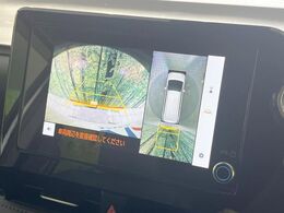 【パノラミックビューモニター】専用のカメラにより、上から見下ろしたような視点で360度クルマの周囲を確認することができます☆死角部分も確認しやすく、狭い場所での切り返しや駐車もスムーズに行えます。