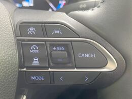 【レーダークルーズコントロール】高速道路での長距離走行が楽に！！自動で速度を保つクルーズコントロールが、衝突軽減システムと連携し、前方の車両を感知して車間を保つように速度調節してくれます！！