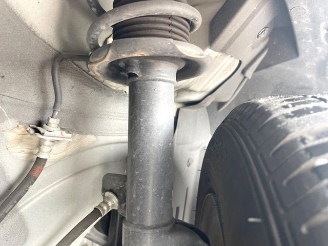 お車を安心してお乗りいただく為には、足回りの定期点検が欠かせません。サービスサポート（有償保証）では無料点検もご提供しており、安心のカーライフをお過ごしいただけるサポート体制が整っています。