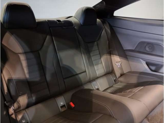 【エアバック】BMWのエアバックやその他の安全装備は、互いに補完しあう事で徹底した安全性を貫きます。万一の事故の際にそれぞれ最適な保護を提供してくれます！
