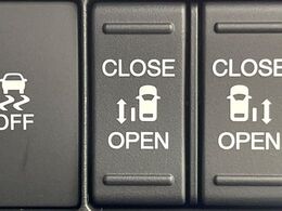 【両側パワースライドドア】スマートキーや運転席のスイッチで後席両側スライドドアの開閉が可能♪電動だから力を入れてドアを開ける必要が無く、小さなお子様でも簡単に開け閉めでき快適です♪