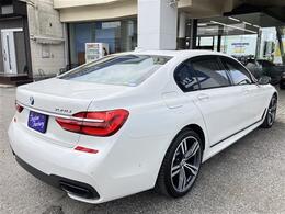 7シリーズ6代目となるG12型(ロングホイールベースモデル)はロングかつワイドで迫力があります。とてもラグジュアリーで最新＆豪華装備も多数備わっています！