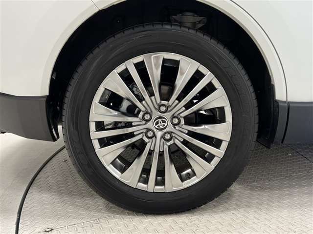 タイヤサイズは225/55R19！残り溝は5ミリ程度です！純正アルミホイール！