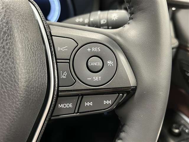 右側で全車速追従機能レーダークルーズコントロールの操作などが可能！