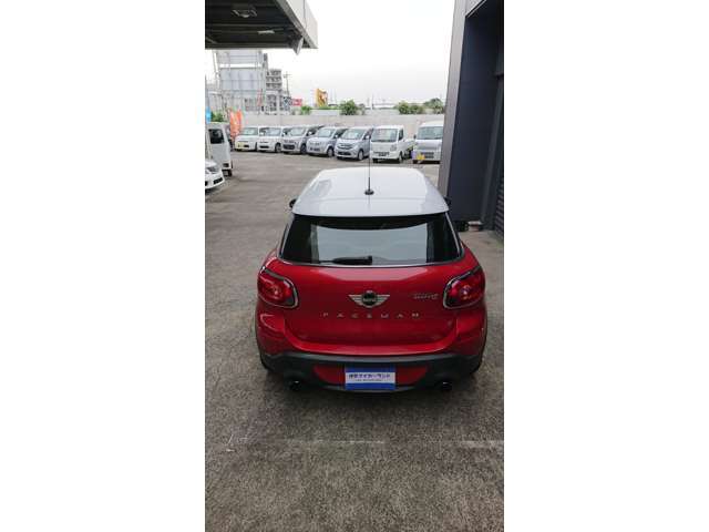 後ろも綺麗な状態に保たれています♪バックカメラが装備されているので車庫入れの際や後退時に便利です♪