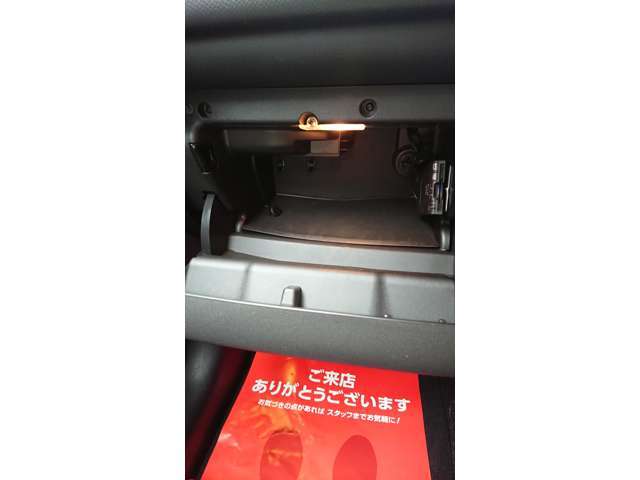 グローブボックスです。
