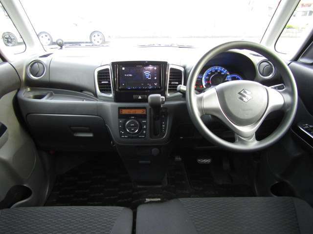 【車両画像撮影サービス】もう少し詳細な車両画像がほしい！ここが気になる！何枚でも写真をとって画像をお送りいたします！LINEでのお問合せもOK。お気軽に当社スタッフにご用命ください。
