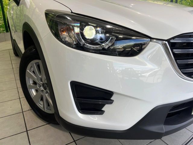 【LEDヘッドライト】悪天候や夜間走行時も良好な視界を確保し安心して運転できる高輝度LEDヘッドライトを装備！点灯速度が早く、消費電力も抑えられています。