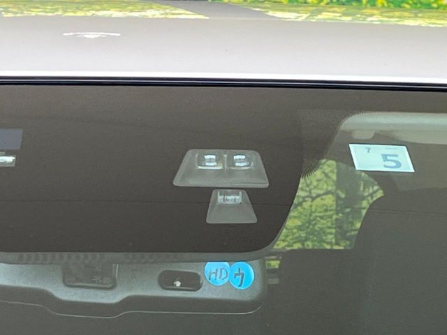 【スマートシティブレーキサポート】低速走行中に前方の車両等を認識し、衝突しそうな時は警報とブレーキで衝突回避と被害軽減をアシスト。より安全にドライブをお楽しみいただけます。