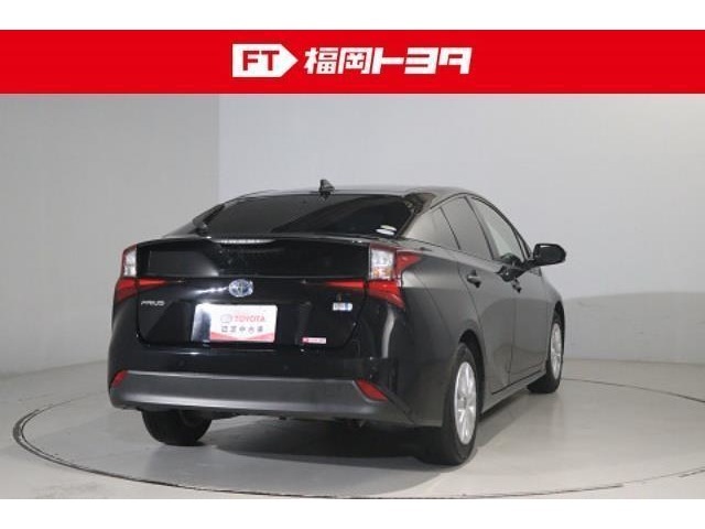 トヨタ認定中古車、評価4。キズ、へこみが少なく全体的に良好です。