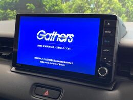 【純正9型ナビ】人気の純正ナビを装備しております。ナビの使いやすさはもちろん、オーディオ機能も充実！キャンプや旅行はもちろん、通勤や買い物など普段のドライブも楽しくなるはず♪
