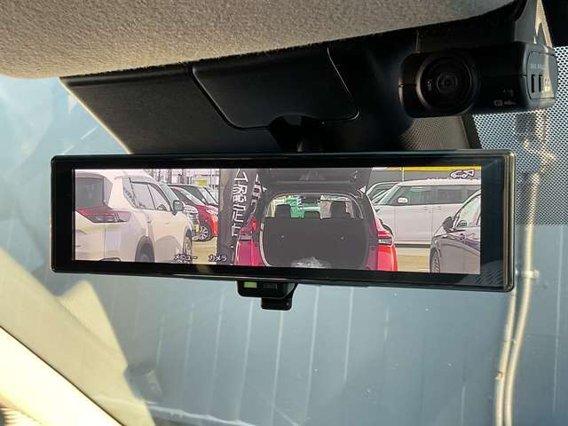 インテリジェントルームミラーで定員乗車時や大きな荷物があっても後方視界が確保できます。