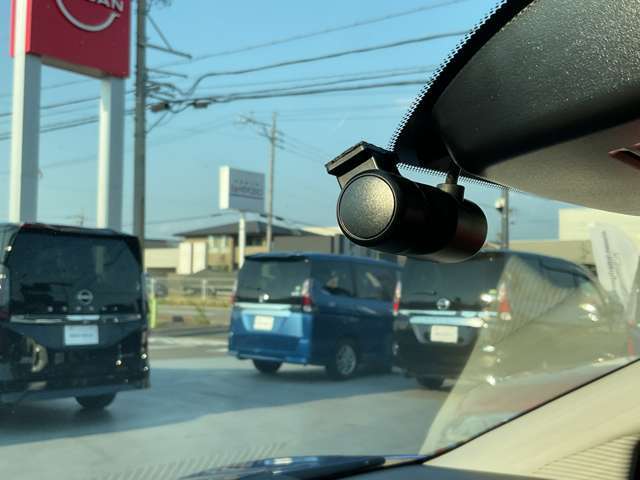 前方と車内・後方ドライブレコーダ付で、万が一の際の記録を残すことが可能です！