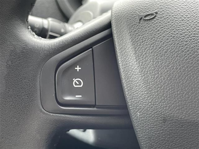 輸入車ディーラー採用のドライブレコーダーも選べます。万が一の事故際のお守りとしていかがでしょうか？その他さまざまなオプションをご用意しております。