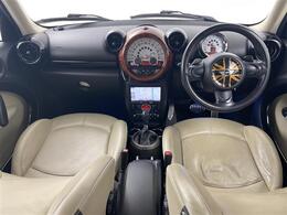 【インパネ全体】全方位で視界が広く、高い目線で運転もしやすいです！