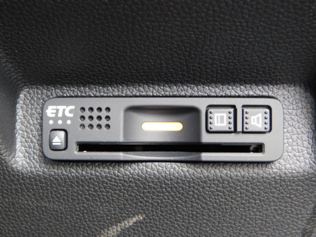 高速道路の料金所の通行などに便利なETC車載器です。セットアップしてご納車いたします。