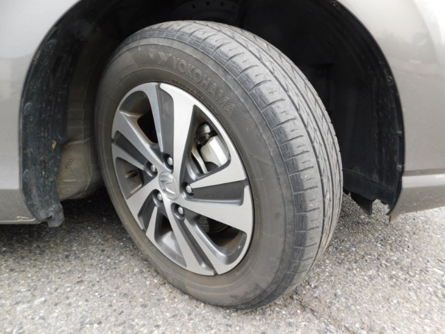 純正アルミホイール・15インチタイヤです！安心のパンク保証はじめました！知識と技術豊富な当店のベテランスタッフがお客様を全力でサポートいたします！