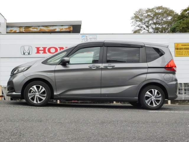 車輌左横になります！ホンダ車のことでしたらぜひ当店へご相談ください！在庫確認や見積のご依頼はいつでも大歓迎です！専任のスタッフがしっかりサポートさせていただきます！