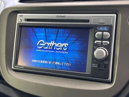 【純正ナビ】人気の純正ナビを装備しております。ナビの使いやすさはもちろん、オーディオ機能も充実！キャンプや旅行はもちろん、通勤や買い物など普段のドライブも楽しくなるはず♪
