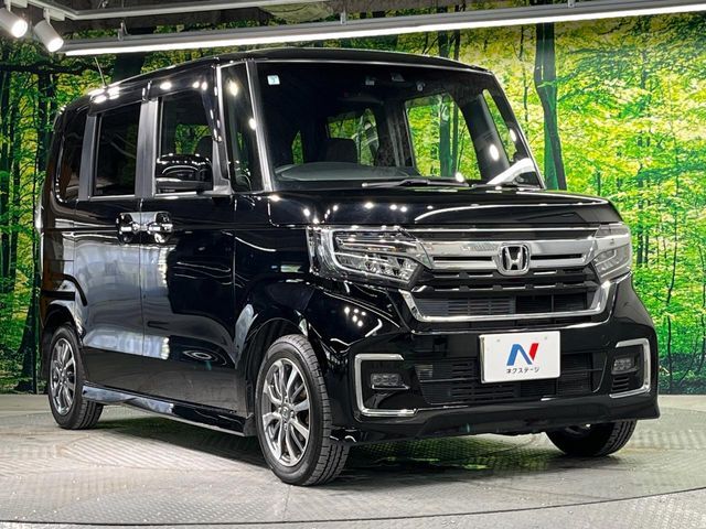 大好評のボディコーティング「弾スプラッシュコート」もご納車までに施工可能。通常のガラスコートと異なる、耐久年数6年の無機質ガラスコーティングが、ボディをキレイな状態に保ってくれます。