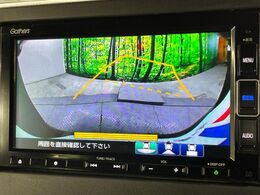 【バックカメラ】駐車時に後方がリアルタイム映像で確認できます。大型商業施設や立体駐車場での駐車時や、夜間のバック時に大活躍！運転スキルに関わらず、今や必須となった装備のひとつです！