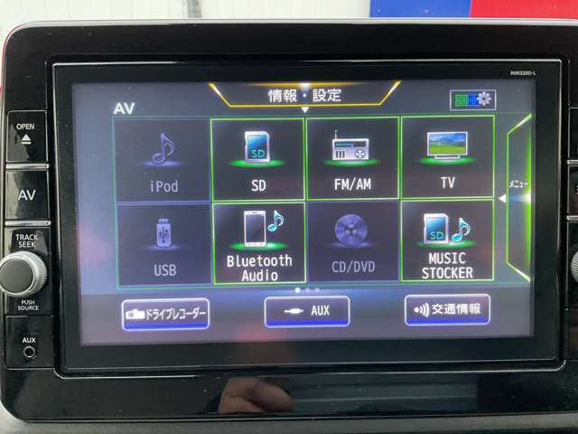 Bluetooth対応の日産純正ナビなのでスマホの音楽を車内で聴けるのでお出かけの時もお気に入りの曲を聴きながらノリノリドライビング♪