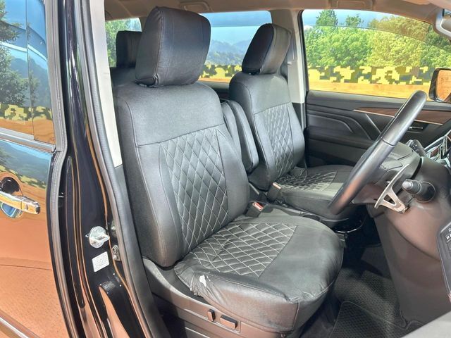 運転席シート廻りは使用感も少なく、良好な状態となっています。丁寧に使われていたことがよくわかりますね。