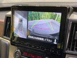 【マルチアラウンドモニター】専用のカメラにより、上から見下ろしたような視点で360度クルマの周囲を確認することができます☆死角部分も確認しやすく、狭い場所での切り返しや駐車もスムーズに行えます。