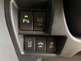 【スズキ　セーフティサポート】走行中に前方の車両等を認識し、衝突しそうな時は警報とブレーキで衝突回避と被害軽減をアシスト。より安全にドライブをお楽しみいただけます。