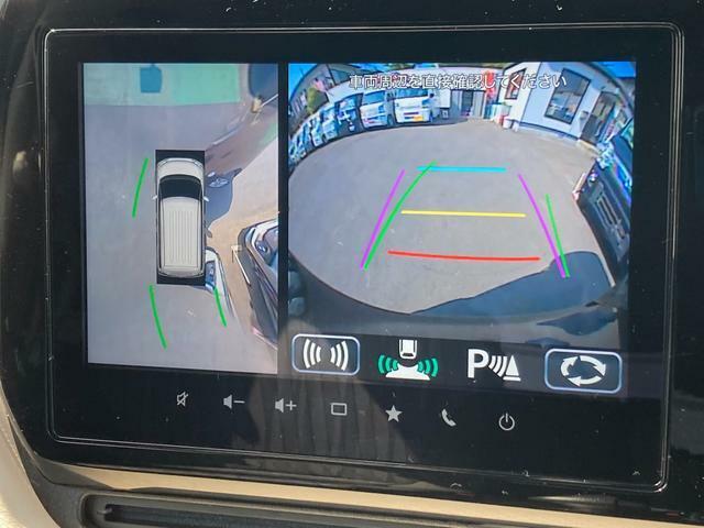 クルマの前後左右に4つのカメラを設置しクルマを真上から見たような映像をモニターに映します。運転席から見えにくい場所を画面上で確認でき狭い場所での駐車も安心です。