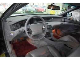 当社では今では走っていない懐かしい旧車・名車など思い出の車をレストアしています。