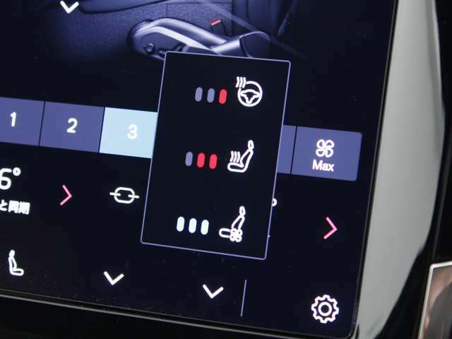 ベンチレーションヒーターマッサージ機能付フロントシートは3段階で調節できます。ステアリングホイールヒーターも3段階で調節できます。