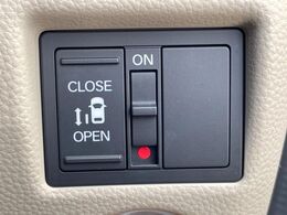 【パワースライドドア】スマートキーや運転席のスイッチでスライドドアの開閉が可能♪電動だから力を入れてドアを開ける必要が無く、小さいお子様でも、重い荷物を持っている時もラクに開け閉めできます♪