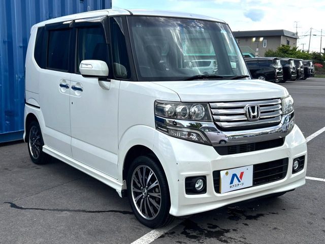 大好評のボディコーティング「弾スプラッシュコート」もご納車までに施工可能。通常のガラスコートと異なる、耐久年数6年の無機質ガラスコーティングが、ボディをキレイな状態に保ってくれます。