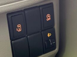 【パワースライドドア】スマートキーや運転席のスイッチでスライドドアの開閉が可能♪電動だから力を入れてドアを開ける必要が無く、小さいお子様でも、重い荷物を持っている時もラクに開け閉めできます♪