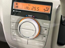 【オートエアコン】一度お好みの温度に設定すれば、車内の温度を検知し風量や温度を自動で調整。暑い…寒い…と何度もスイッチ操作をする必要はありません。快適な車内空間には必須の機能ですね♪
