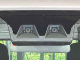 【スマートアシスト】走行中に前方の車両等を認識し、衝突しそうな時は警報とブレーキで衝突回避と被害軽減をアシスト。より安全にドライブをお楽しみいただけます。