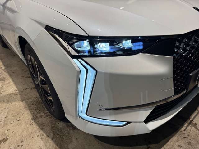 マトリクスLEDヘッドライト。※本車両は弊社納車整備センターにて展示中、ご覧になられる際は事前に当店までご連絡ください