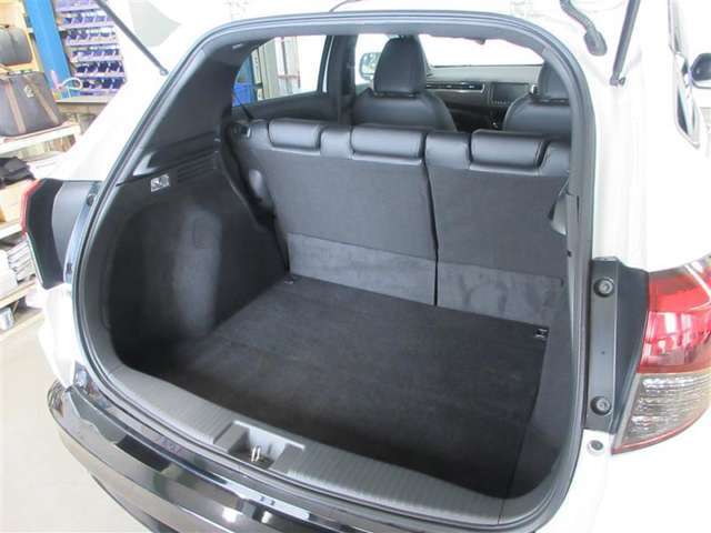間口も広く低いので荷物の積み下ろしも楽です。