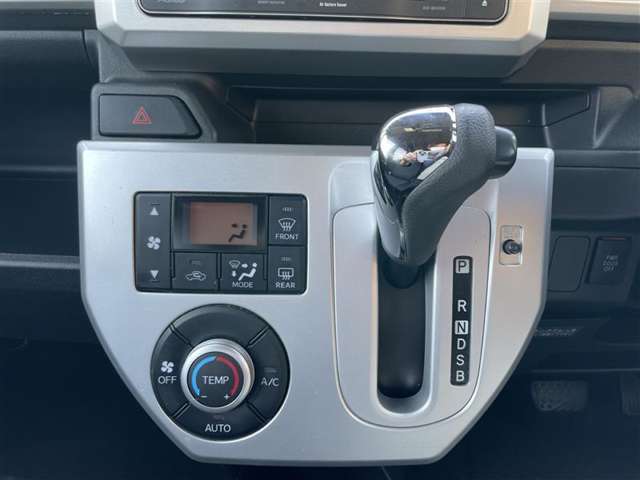 全車両法定点検を実施します！指定または認証工場にて12ヶ月及び24か月点検を実施致します。またご納車前に弊社独自の最大57項目に及ぶ点検を実施、お客様に安心してお乗り頂ける環境をご提供致します。