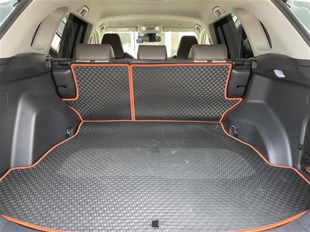 【フロアマット】車内を綺麗に保つのには必須のアイテムです。当店ではフカフカな新品マットも絶賛取り扱い中！ぜひご相談くださいませ。