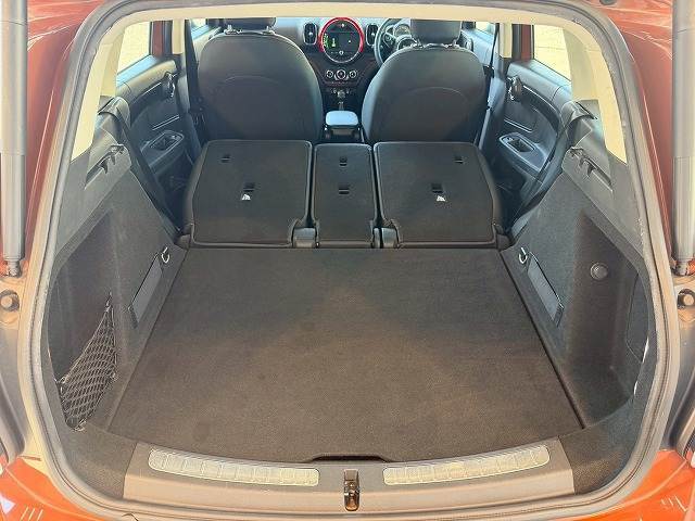 リアゲート内は広々使えます。シートアレンジ次第で遊び・通勤・送り迎え・買い物と自由が広がります！！