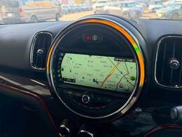 先進のBMW　タッチパッド付きi-driveとほぼ同性能のHDDナビゲーションになります。USBインターフェースやブルートゥースオーディオなど様々な先進機能をお楽しみいただけます。