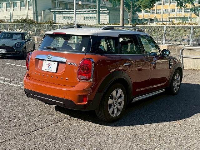 当店お薦めのガラスコーティングはいかがでしょうか？ガラスの皮膜をボディに付着されるタイプですので、ボディ自体の保護効果が高く耐久性が高いのが特徴となります。キズが消えたり、薄くなる効果もあります。