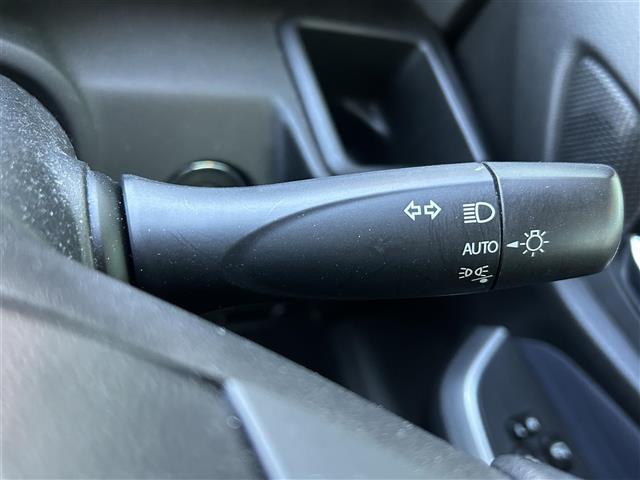 こちら運転席周りの操作部分の写真になります。各部しっかり動作の確認をしておりますので、ご安心だくさい。また、第三者機関の鑑 定書もありますので、そちらも併せて、ご確認いただければ幸いです！